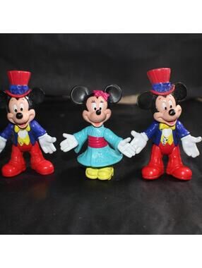 Vintage Disney EPCOT Center Mickey & Minnie PVC Figures Lot 1980s Park Souvenir